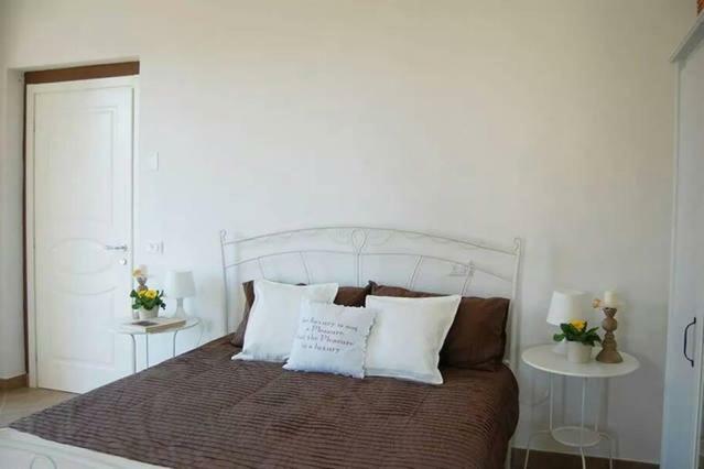 La Casa Bianca Apartment Roe Luaran gambar