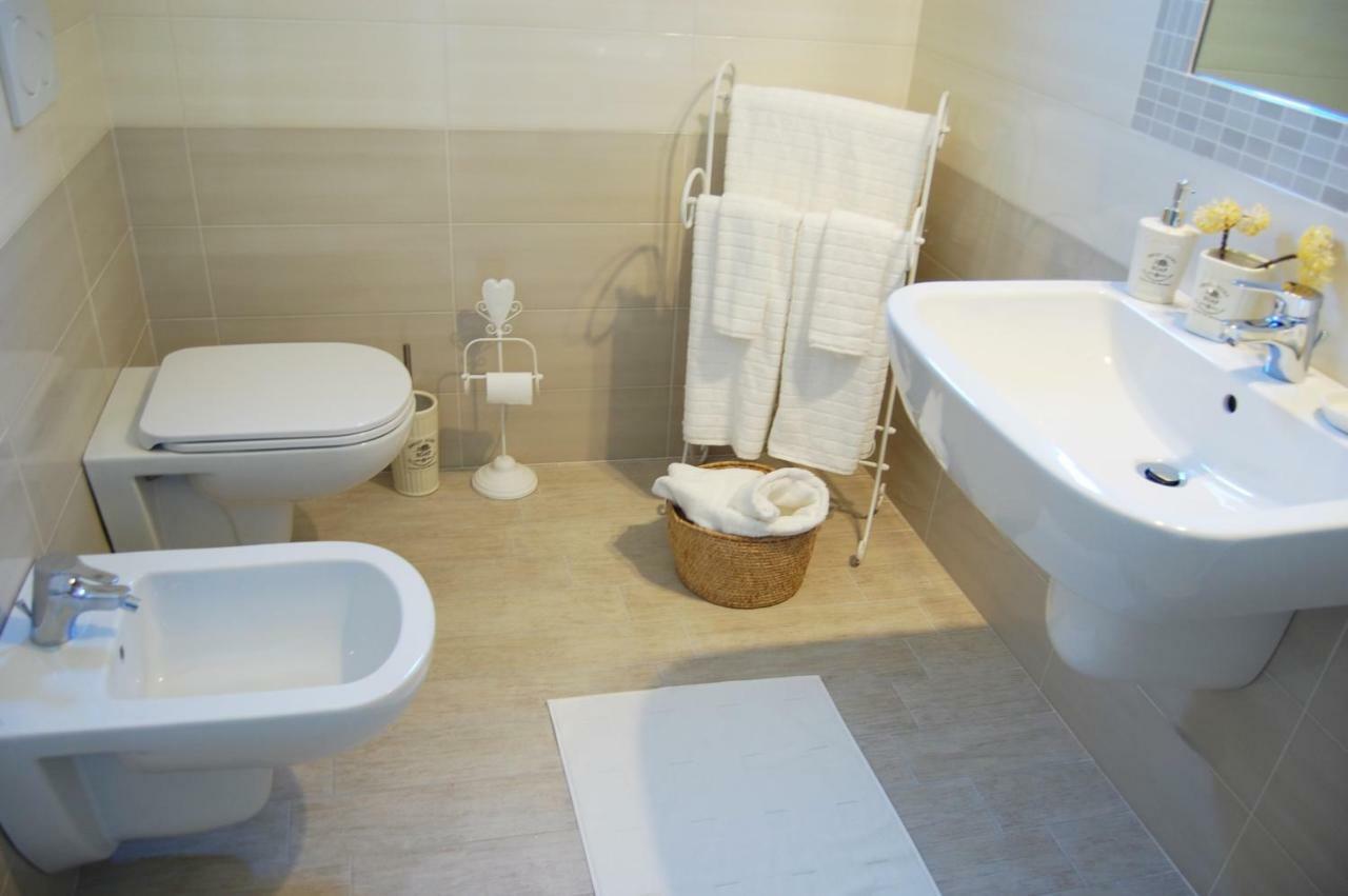 La Casa Bianca Apartment Roe Luaran gambar